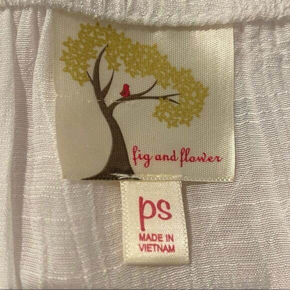 Fig & Flower White Embroidered 3/4 Sleeve Blouse Size Petite Small - Picture 5 of 6